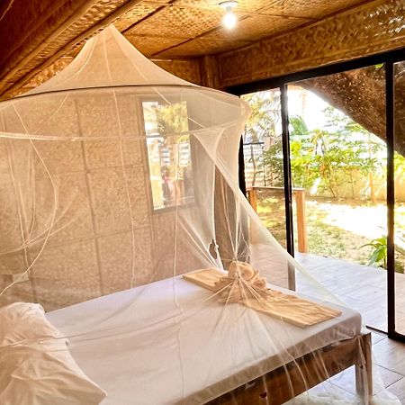 Amami Beachfront Villa With Private Beach Puerto Galera Eksteriør bilde