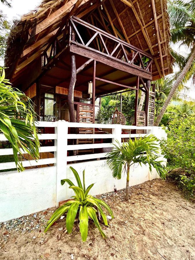 Amami Beachfront Villa With Private Beach Puerto Galera Eksteriør bilde