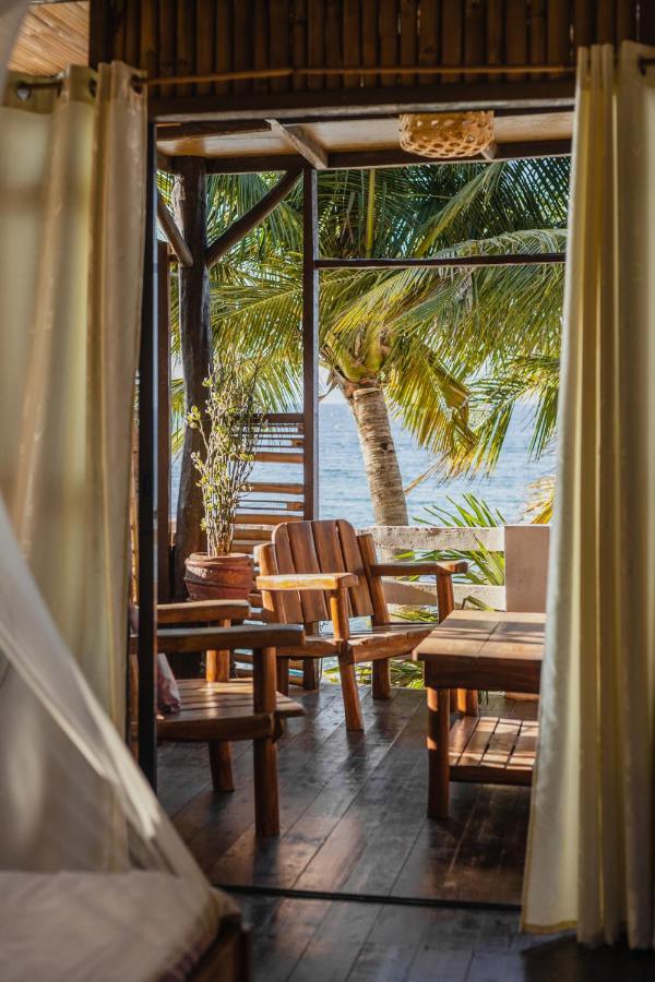 Amami Beachfront Villa With Private Beach Puerto Galera Eksteriør bilde