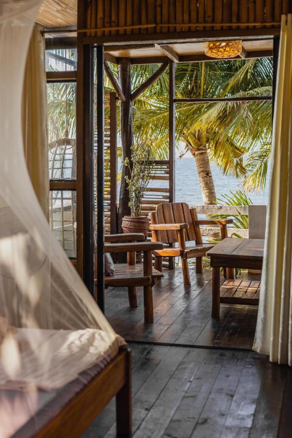 Amami Beachfront Villa With Private Beach Puerto Galera Eksteriør bilde