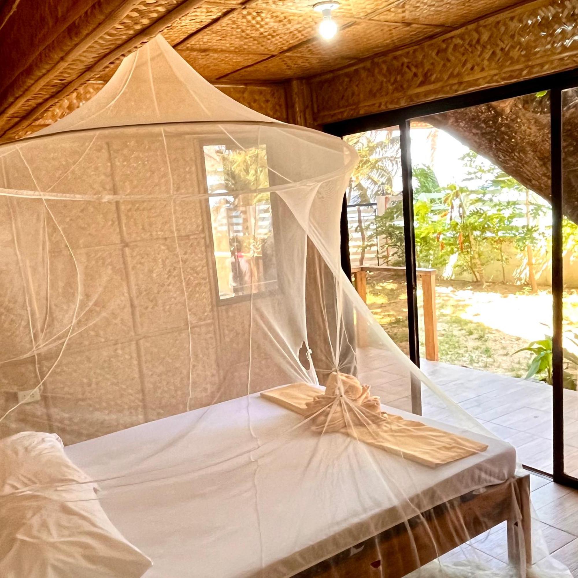 Amami Beachfront Villa With Private Beach Puerto Galera Eksteriør bilde