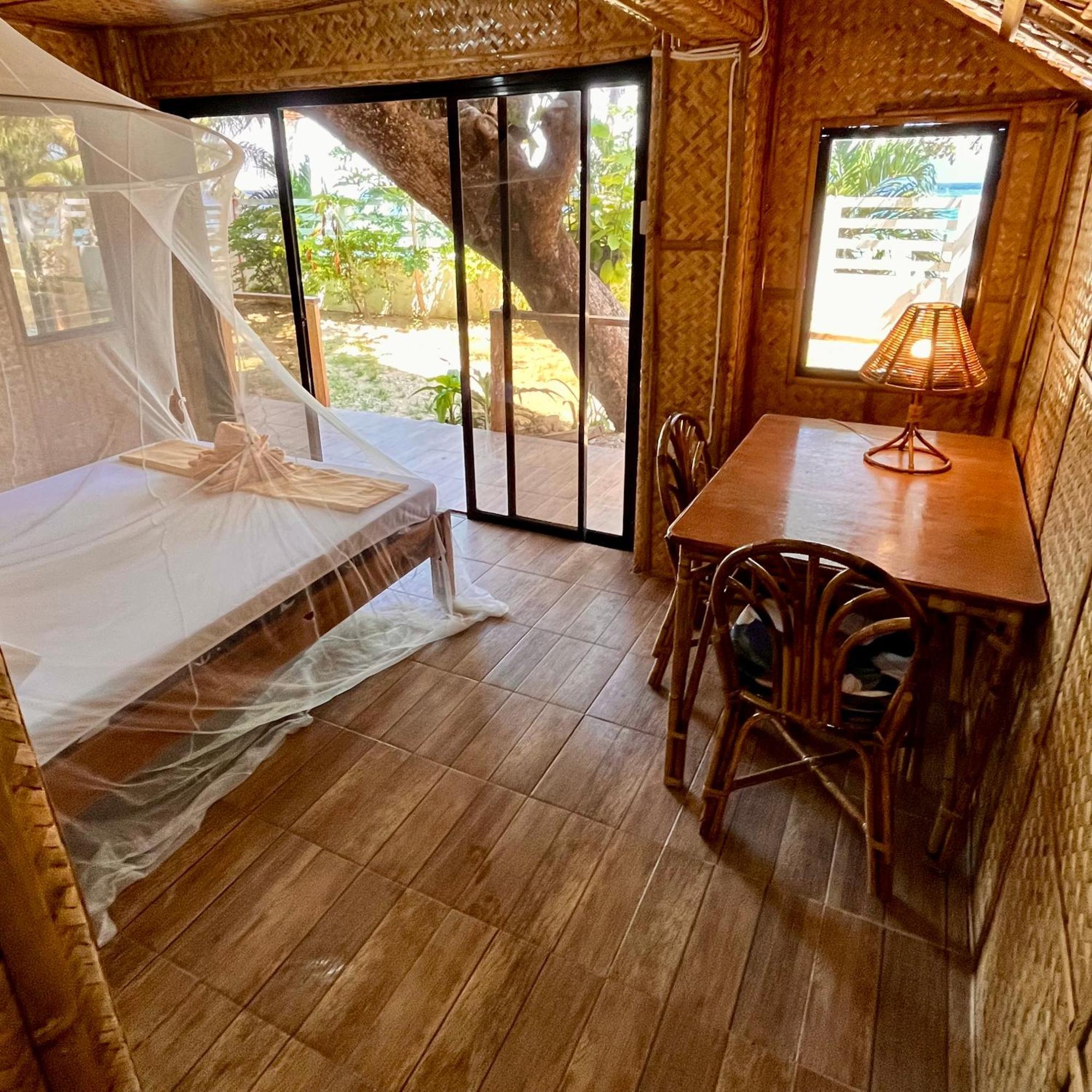 Amami Beachfront Villa With Private Beach Puerto Galera Eksteriør bilde
